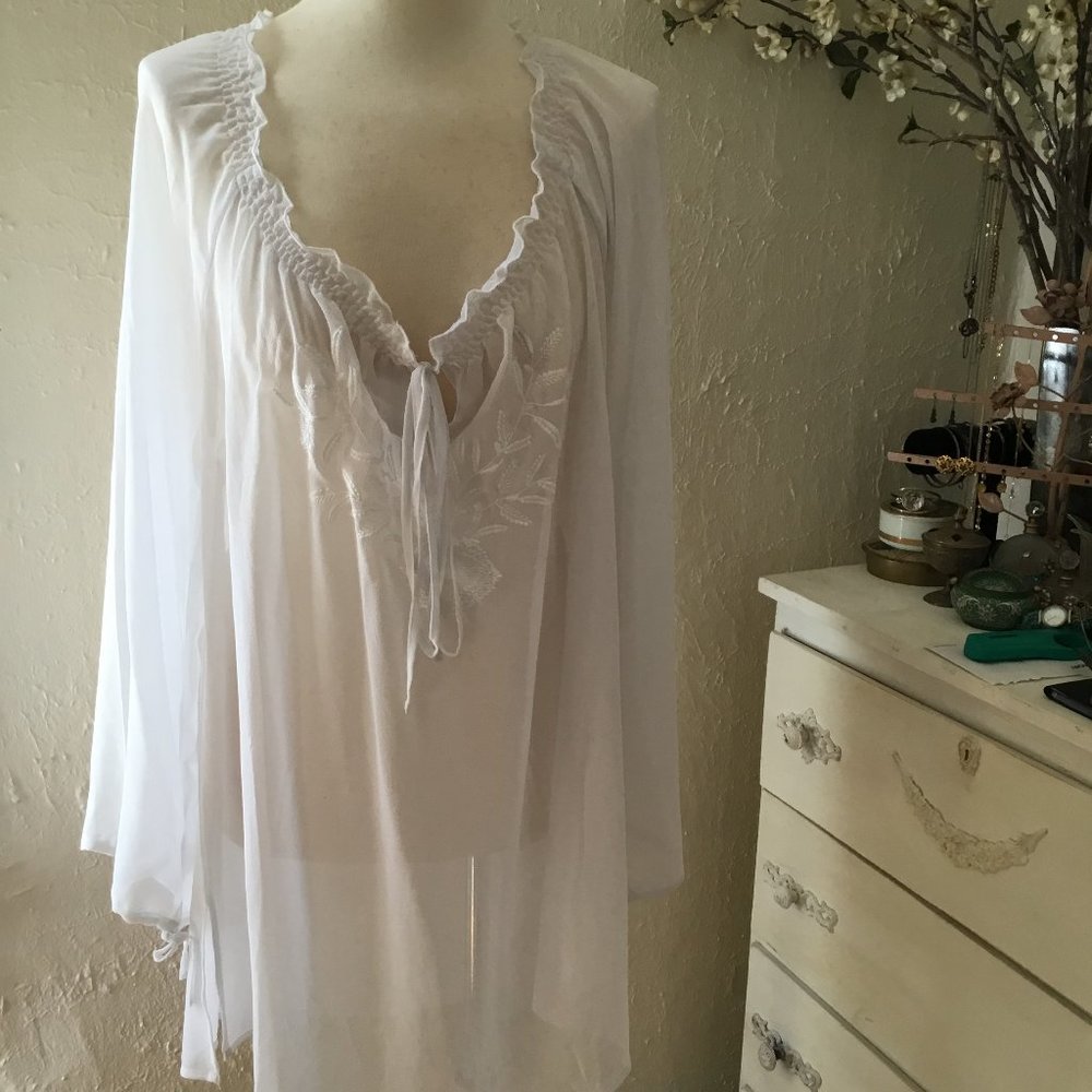Size 1x Sheer White Poet Boho Blouse by Antthony Mark Hankins